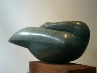buitenbeeld, a, 2005, serpentijn, 57x24x26 cm                